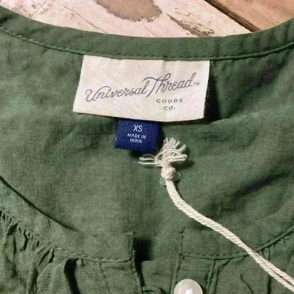 ❤️5/$25❤️ Olive green blouse - Picture 2 of 4